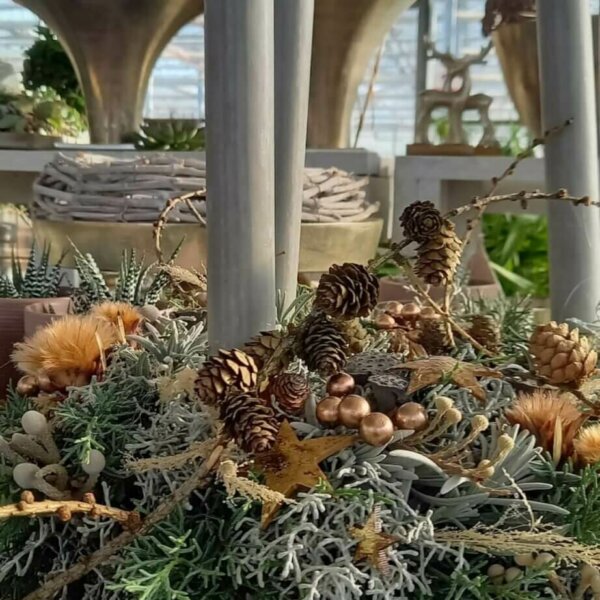 Adventskranz in Silber und Natur Adventskranz in Silber und Natur