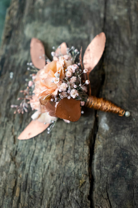 Anstecker Braeutigam Kupferfarben