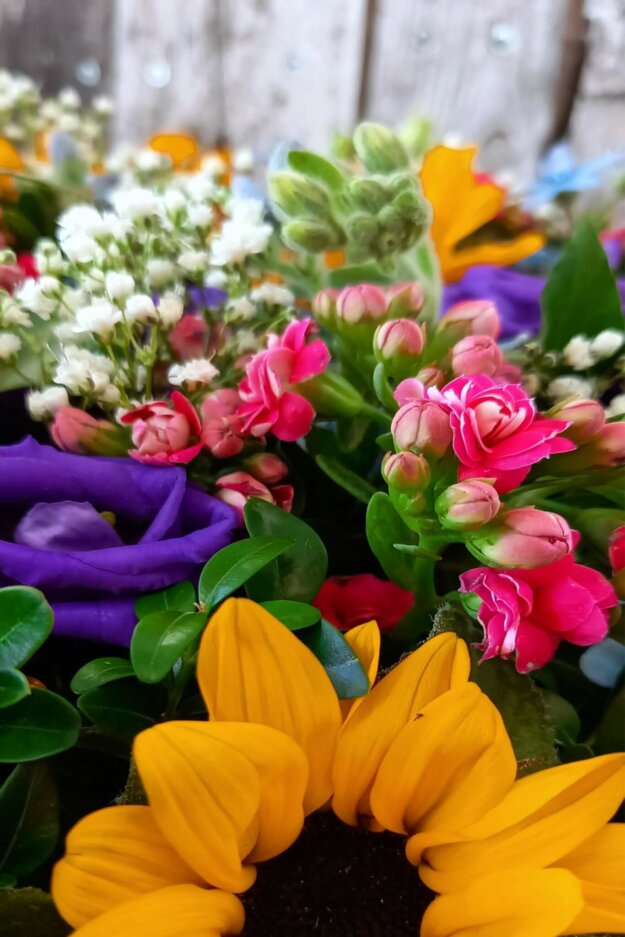 Detail, Herz Sommerlich mit Sonnenblumen