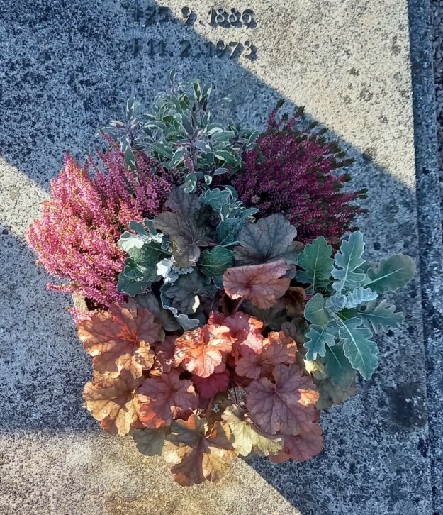 Herbstliche Schale für Allerheiligen