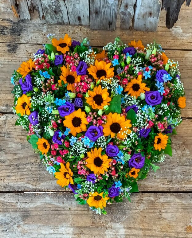 Herz, Sommer mit Sonnenblumen