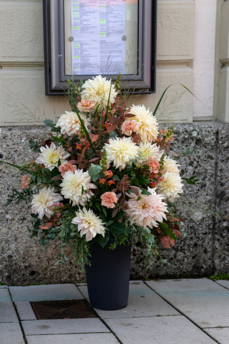 Riesiger Dahlien Strauss